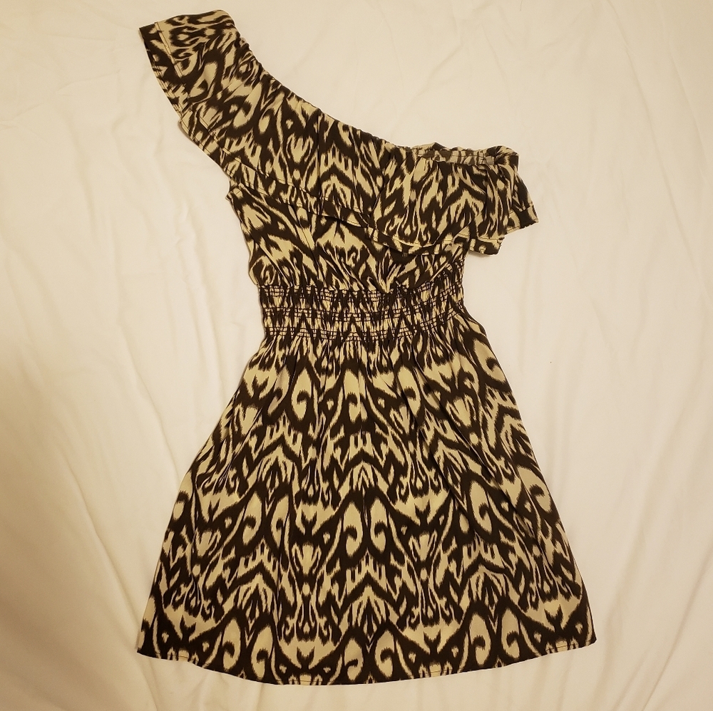 Lipstick one shoulder dress
